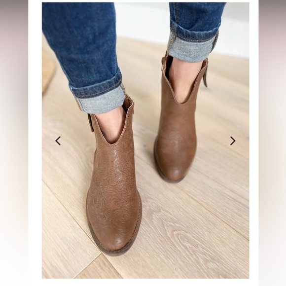 Very G Booties Slip On Side Zipper Closure Tan Womens Size 11 - Picture 2 of 13